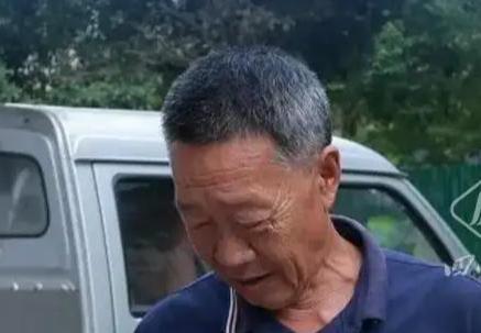 困住一个男人25年回乡路的，不是千山万水，而是一张二代身份证！老板随口托付看房，