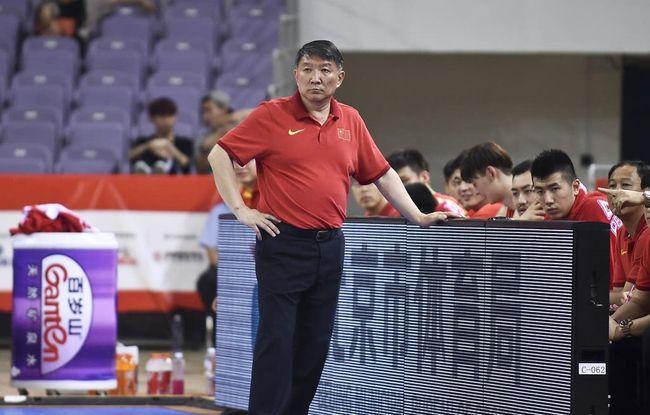训跑了赞助商的教练、宫鲁鸣是第一个吗？穿上一件红T恤，胸口挂上一个哨子，手一挥