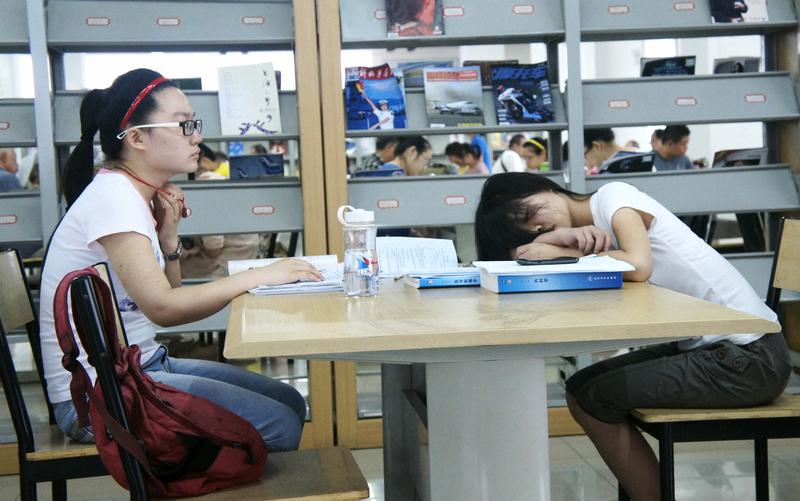 成年人正常睡眠时长因人而异。一般来说，18-20岁要8小时以上，21-3