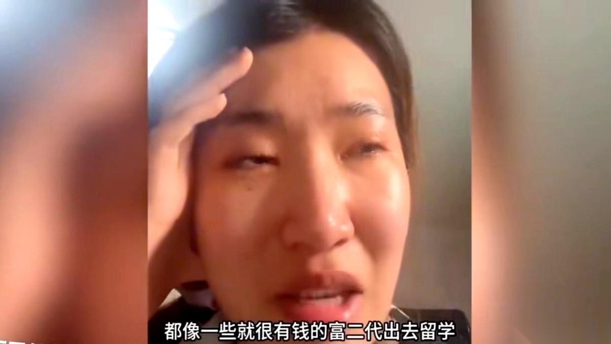 一年50万的学费，把我扔在了国外一个鸟不拉屎的村里。一杯奶茶70块。我盯着看