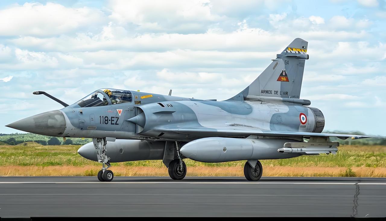 乌克兰有可能从防守转为主动攻击了。首先，乌克兰已经获得了十架左右的幻影-20