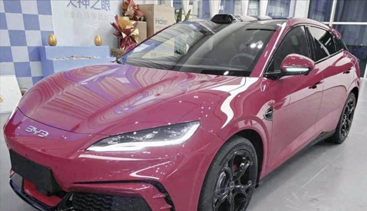 前两天有个朋友问我，12万左右想买辆比亚迪，看上海豹06GT和那个旅行版了，纠结