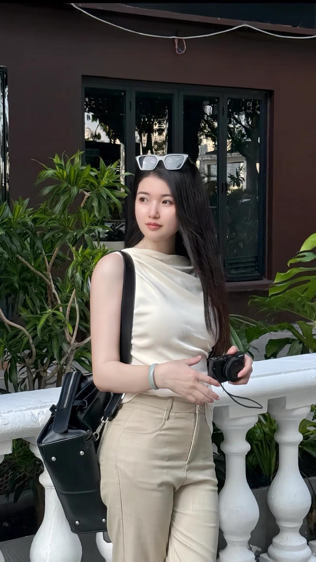 把烦恼调成静音，把快乐音量开到最大！有哪些美女让人过目难忘？美女的美丽瞬间分享