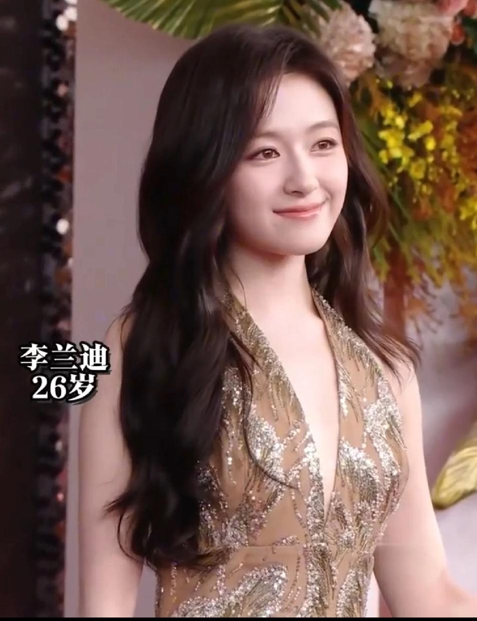 把女明星夹杂在短剧演员中间，才知道女明星有多惊艳，长剧和短剧演员完全不是一回事！