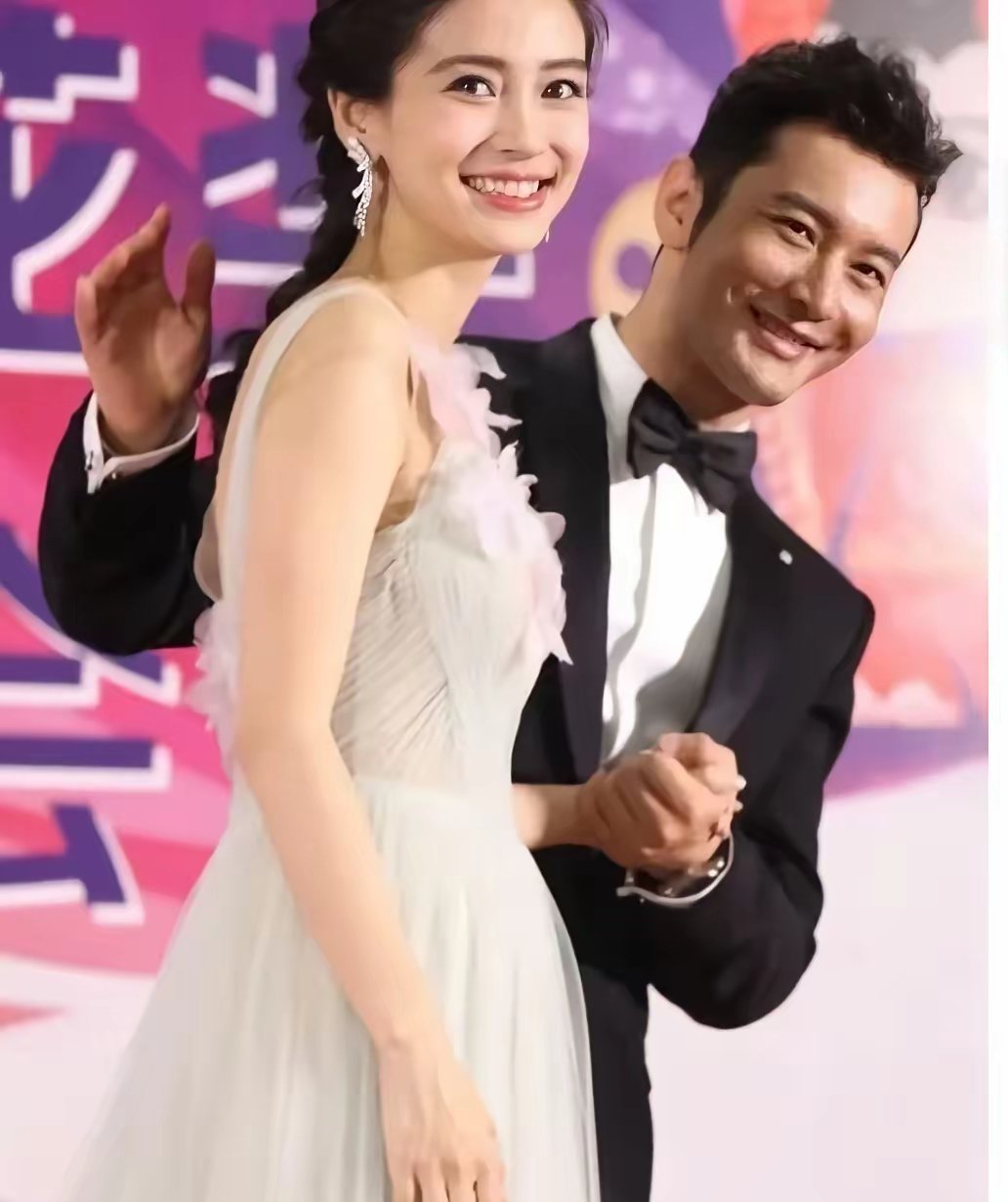 我开始有点理解杨颖了。黄晓明哪儿都好就是有一个很明显的缺点,那就是他真的看不清自