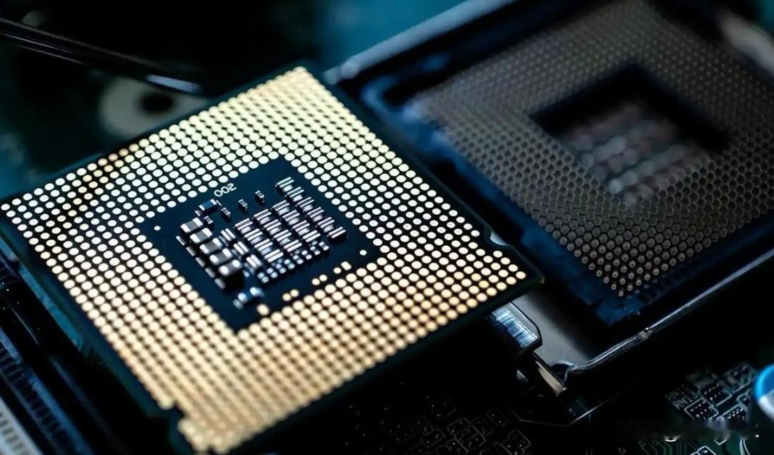 AMD为卖了芯片给中国，宁愿交15%税推“次级版”MI308，却被中方一句话“打