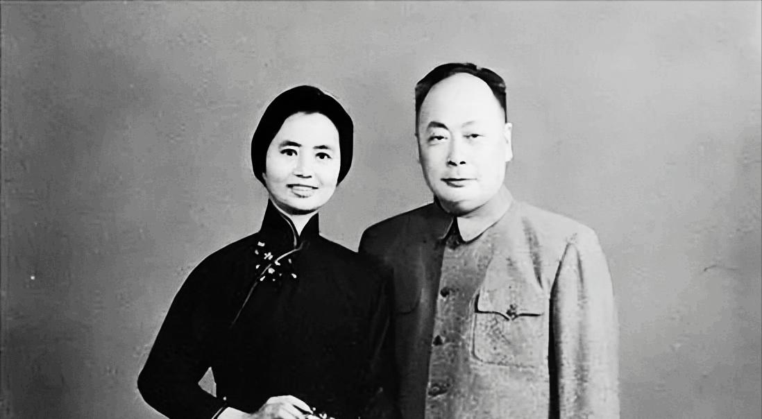 1974年，陈毅元帅夫人张茜病重弥留之际，望着三个儿子陈昊苏、陈丹淮、陈小鲁，
