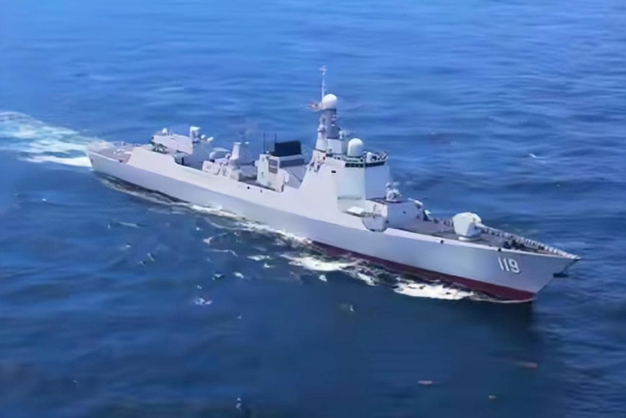 为防止战争来临，中国加速建造052D，而非更先进的055大驱，为何？近年来，中