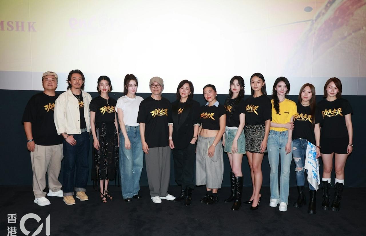 电影《功夫女足》今天（8月8日）在香港举行首映仪式及多场特别谢票场，周星驰率领一