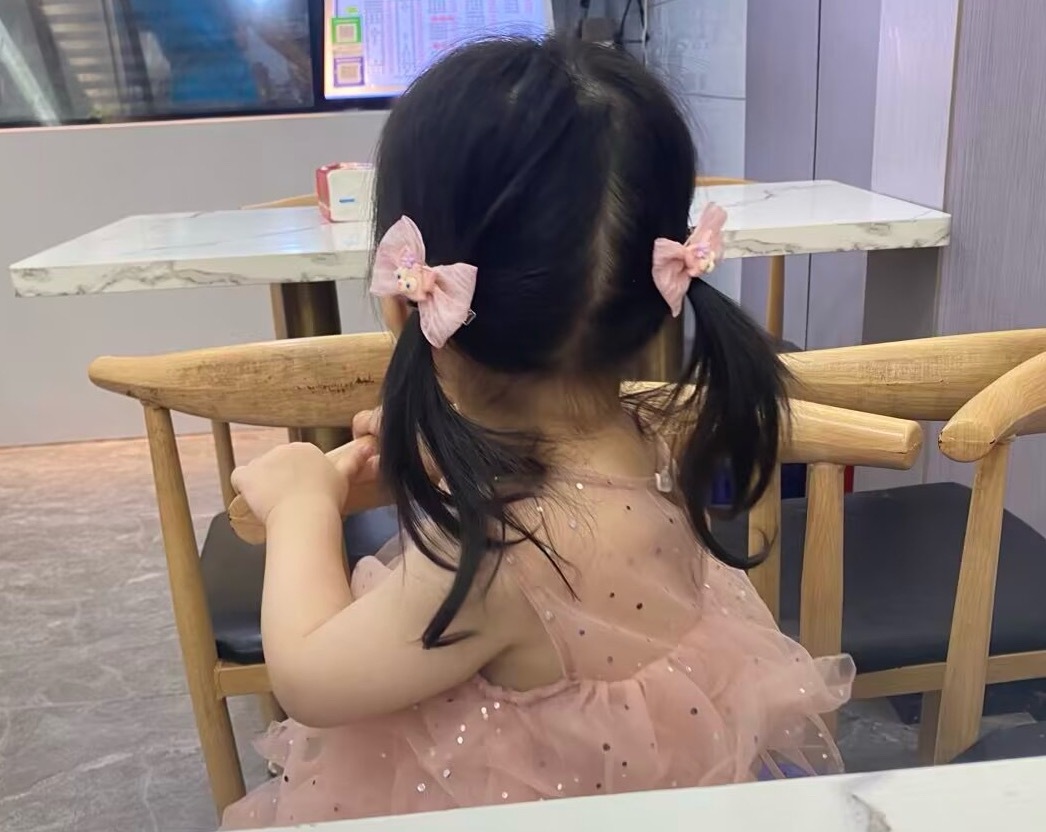 真巧，肖战呐，我也有一个女儿她喊你肖战哥哥。