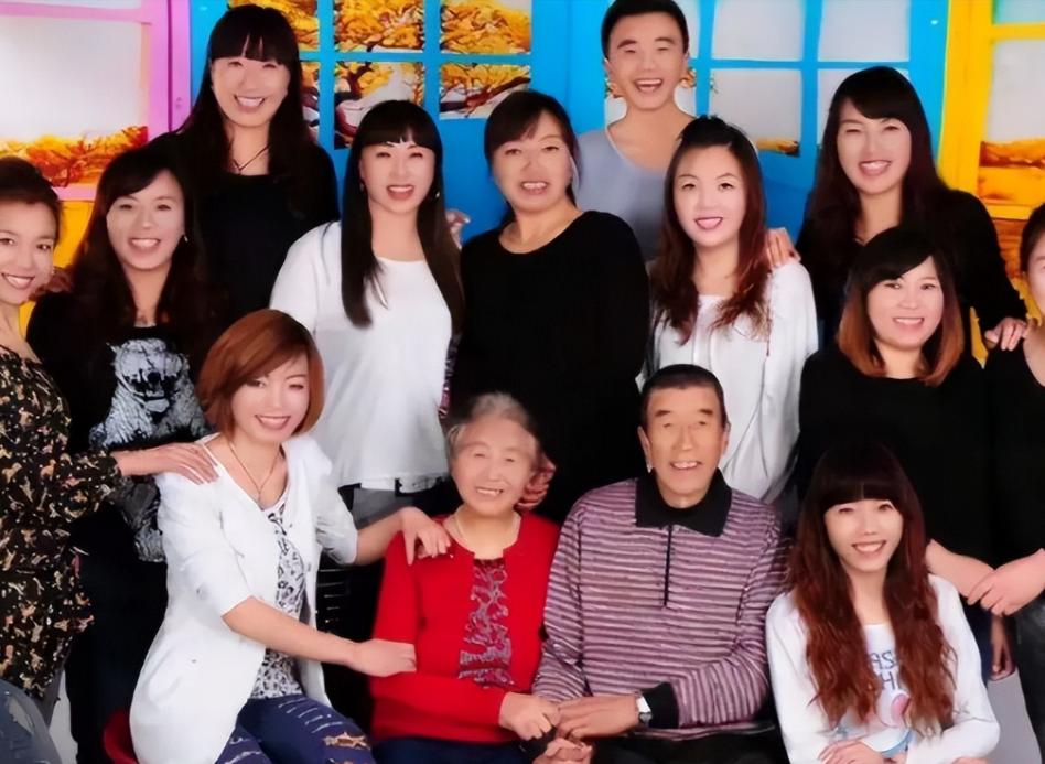 山西一对夫妻，生了11胎全是女儿，丈夫眼看妻子生不出儿子，无奈决定放弃，谁料
