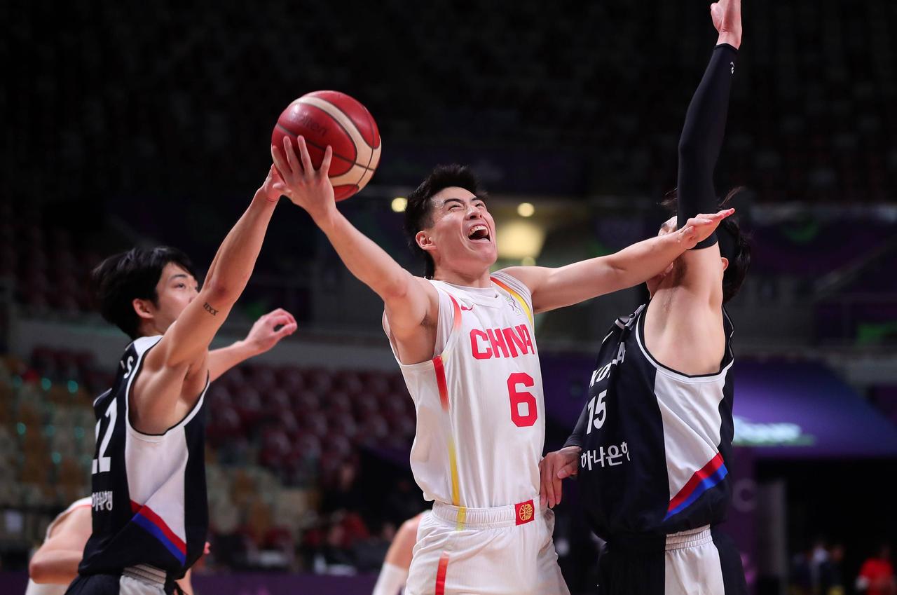 选人不看状态，郭士强为自己的固执己见埋单。球迷批评较多的曾凡博、胡明轩、张镇麟