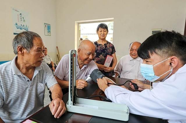 老年人还能过“夫妻生活”吗？一周几次好？别害羞，听医生怎么说。门诊里来了一位