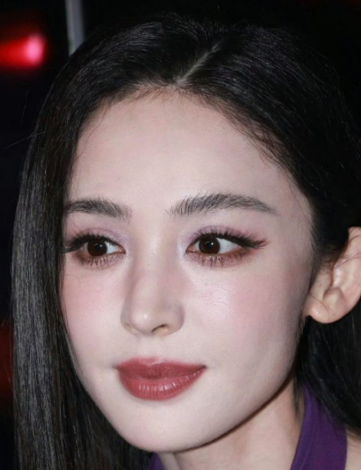 古力娜扎是内娱最不怕怼脸拍的女星了！如此高清下脸蛋仍完美无懈可击​​​