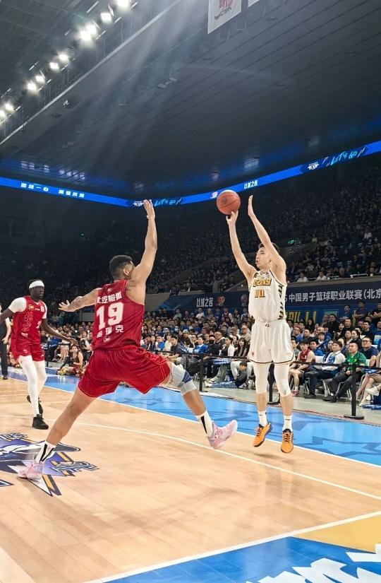 中国男篮战胜日本队之后，又战胜了中国台北队。这个气势还是很不错的。日本打败了韩国
