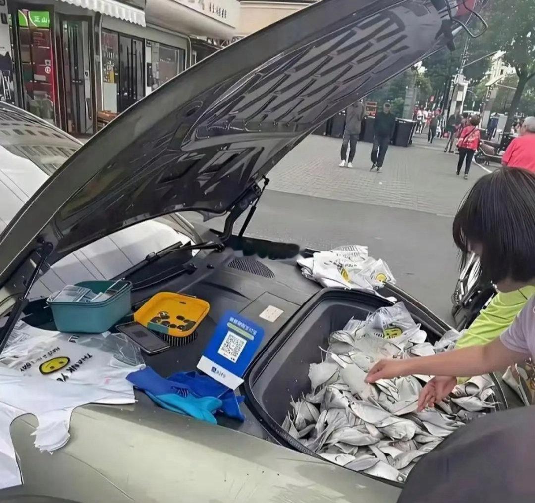 雷军要是看到这一幕，也欣慰了吧，终于有人懂他了