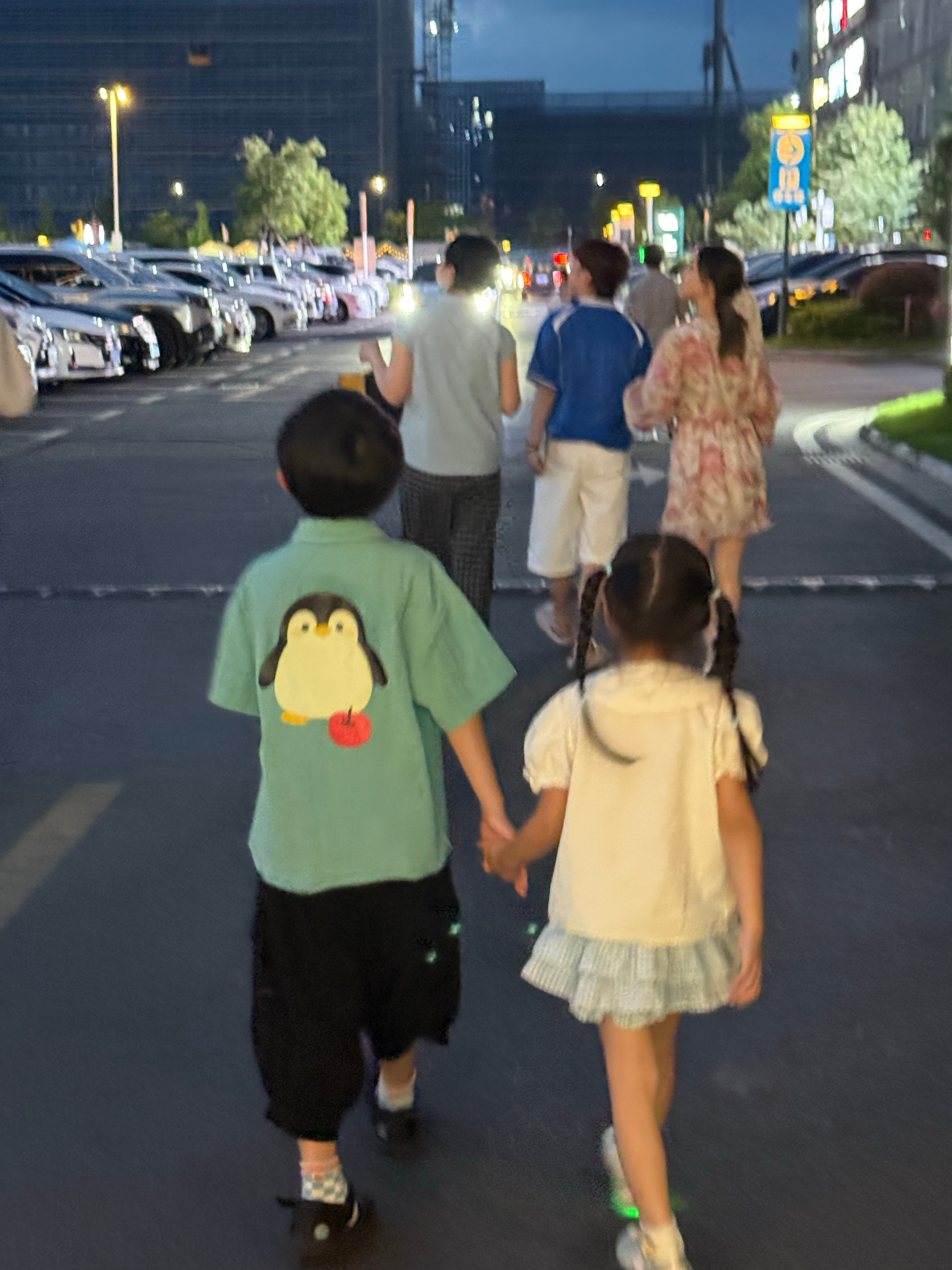 小妤说：我们好像在旅游呀