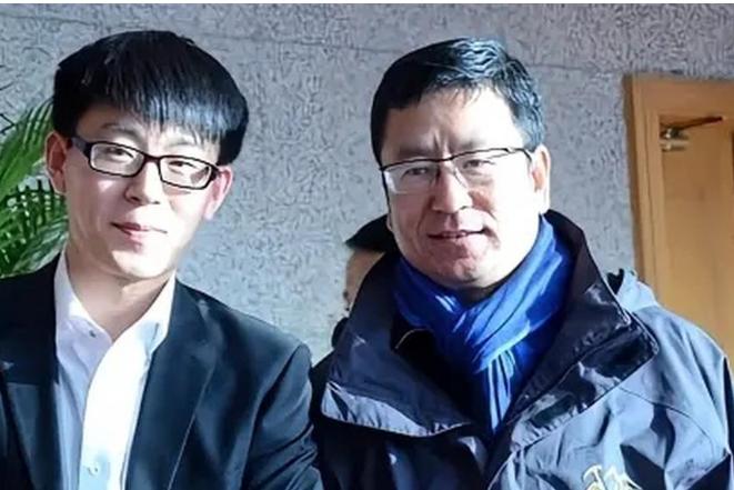 当年，白岩松的独生子白清扬，高三因成绩优秀，被保送到英国伦敦国王学院。未曾想，他