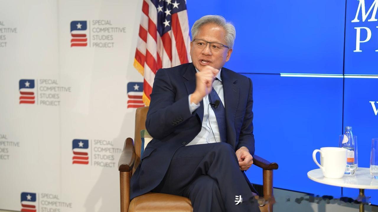 黄仁勋是真的烦透了美国那些政客了，之前他不止一次的对媒体说出不能禁止向中国出售
