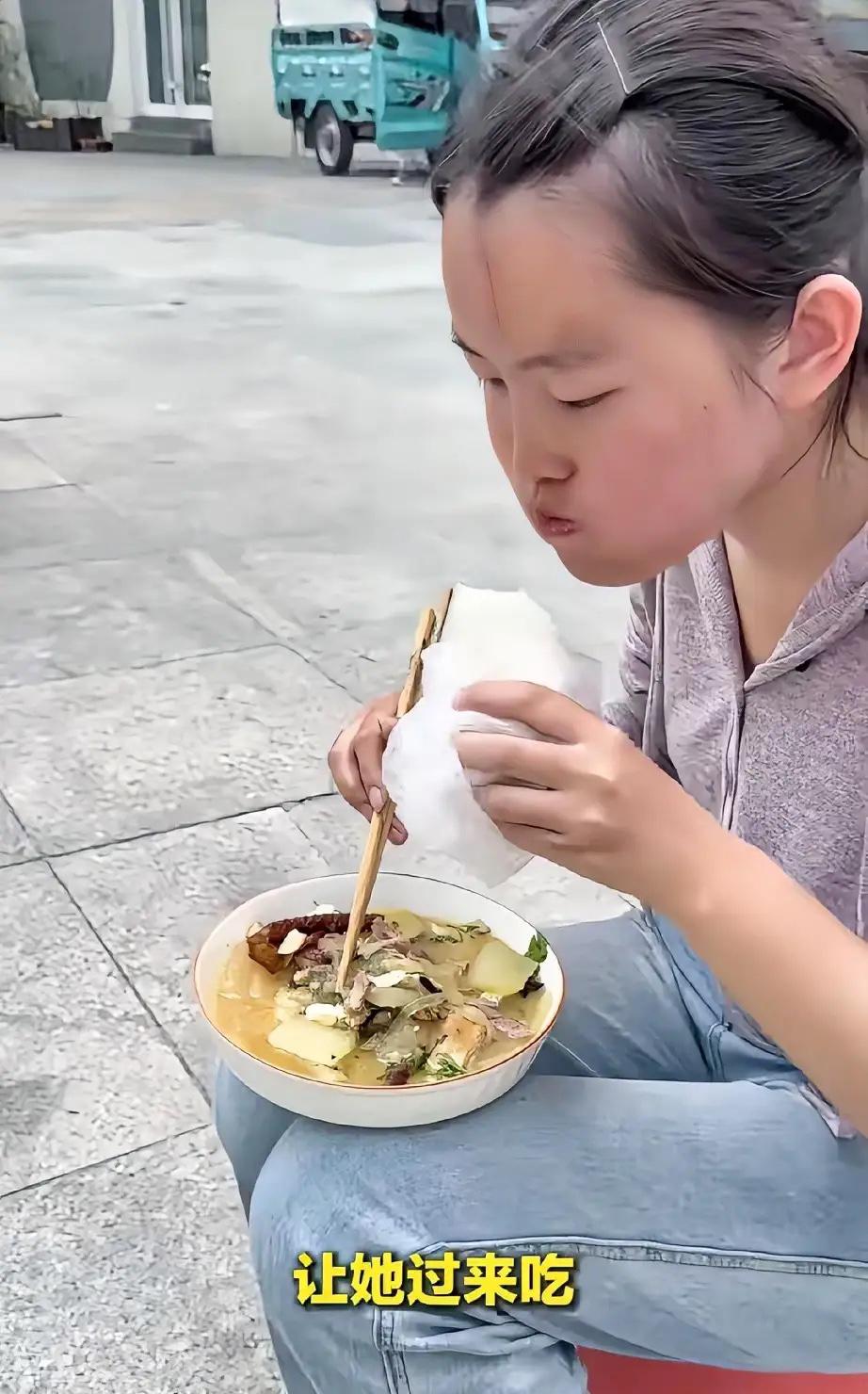 泪目了！湘潭大学一名大二女生，母亲患重病，家人为了不影响她高考，整整瞒了她两年。