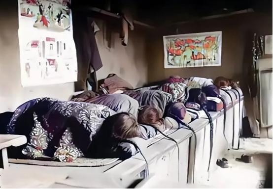 清朝男人的大辫子，睡觉碍事只是小问题，脏才是真要命。这辫子哪像电视剧里那么油光水