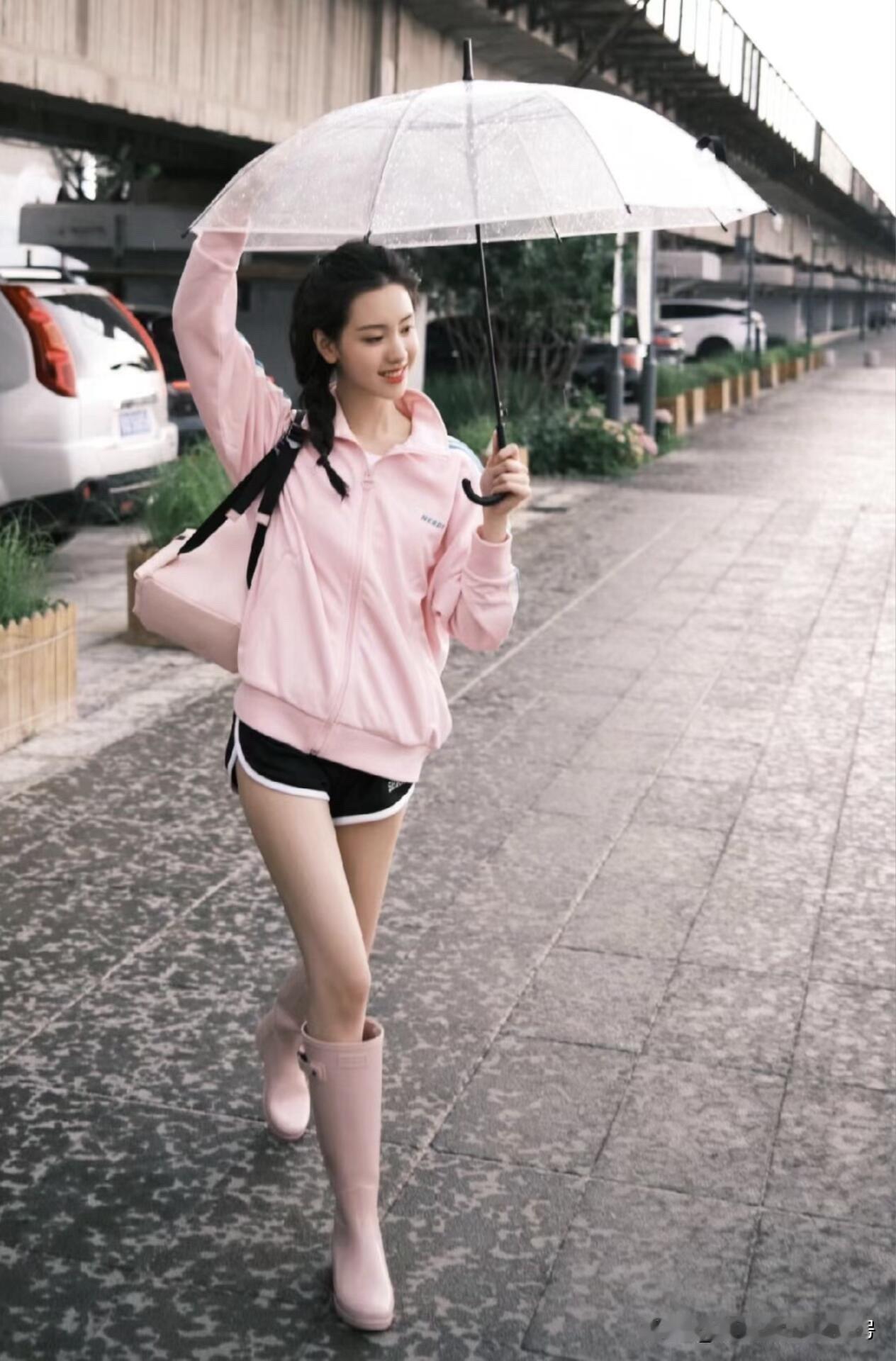 陈都灵不就是穿了粉色运动装吗，为啥看着像初恋？你认为哪种女孩最迷人陈都灵穿搭风格