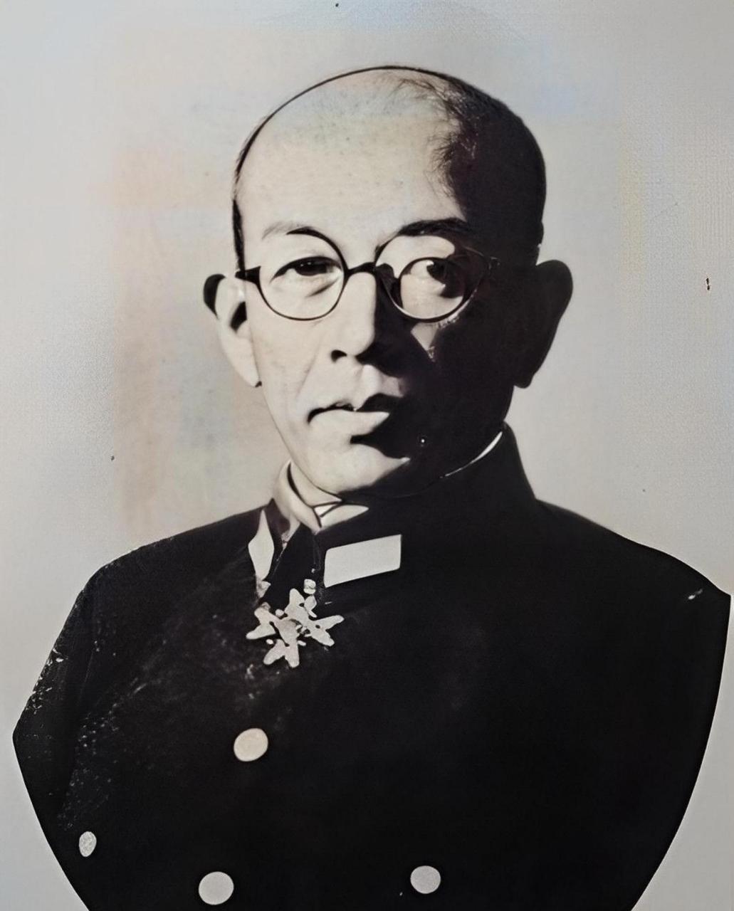 1939年，日本少将做手术时被炮弹击中屋顶，土正好掉进他肚子里1939年广西昆