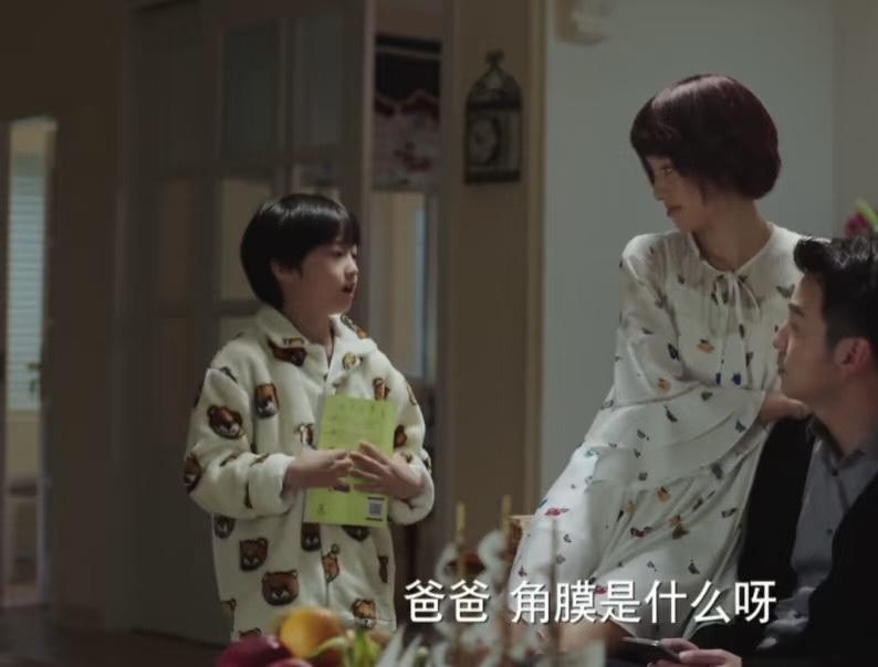 我觉得，促使陈俊生下定决心要和罗子君离婚，平儿问的一个问题，无疑是一剂猛药。看似