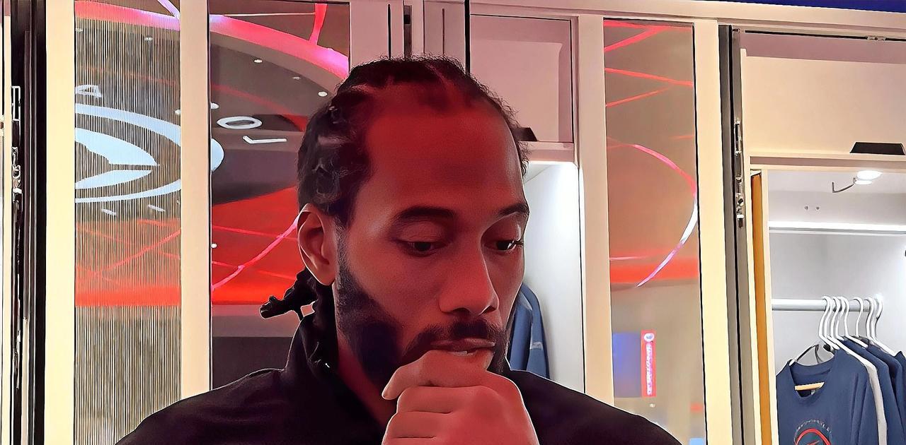 快船超级巨星小卡真有担当啊！近日，小卡接受了记者采访，记者问道：“祖巴茨刚刚说