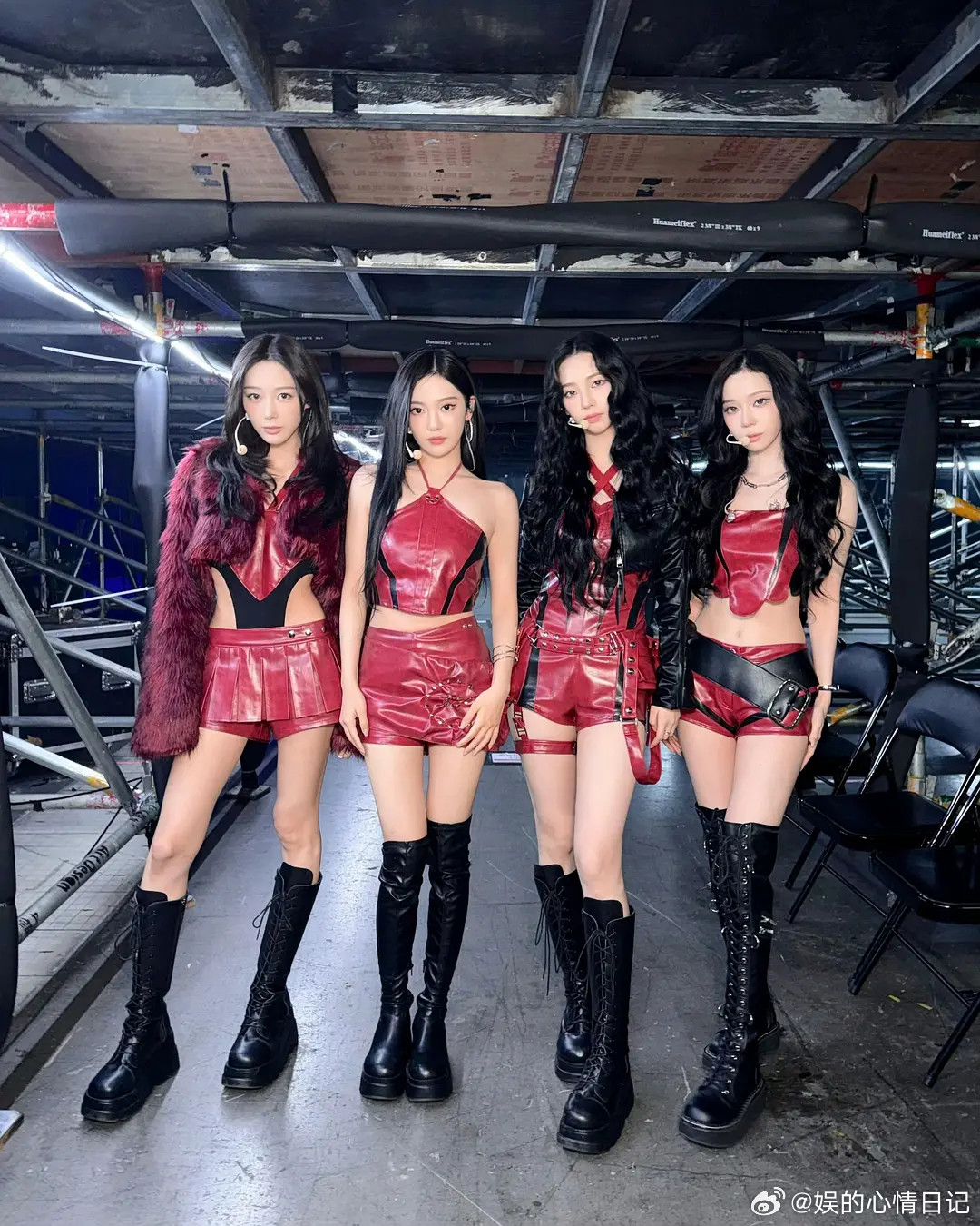 吉吉真的别再瘦了吧有点吓人了官图这个膝盖，不管是科技还是什么都别再瘦下去了，健康