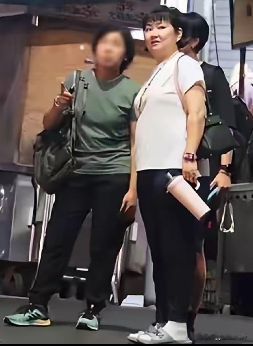 45岁任家萱近况曝光，胖到140斤不止，真是一胖毁所有啊，不会是和张惠妹吃的同一