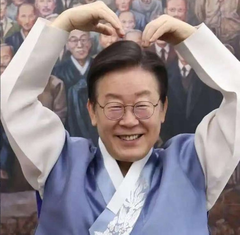 韩国总统李在明在竞选总统的时候，答应韩国民众，如果一旦竞选，他就会在“中美”两国