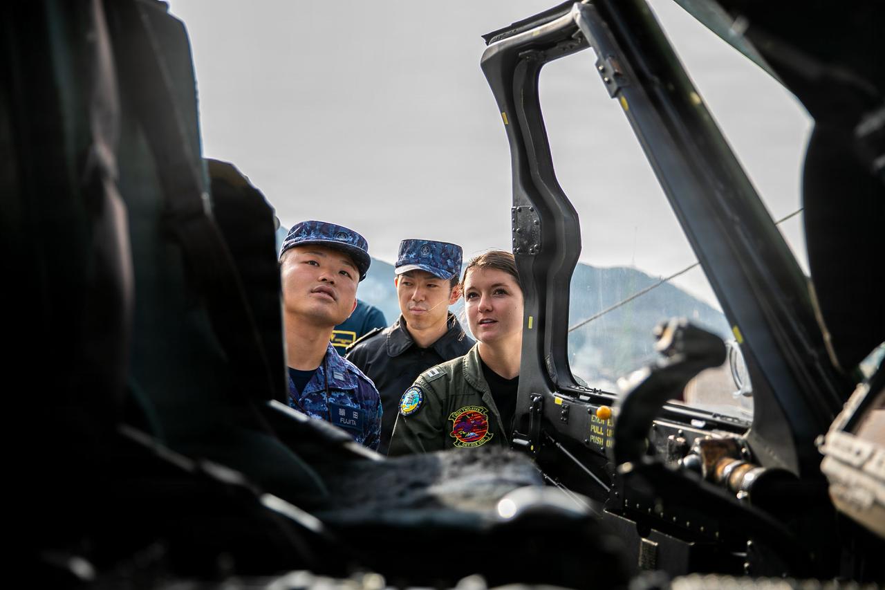 当地时间2025年11月26日，美国媒体《华尔街日报》报道，美国总统特朗普致电日