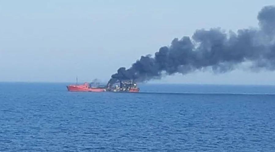 俄军彻底变回老式残暴打法！炸基辅十万平物流中心、轰无辜运粮货船，专挑民用