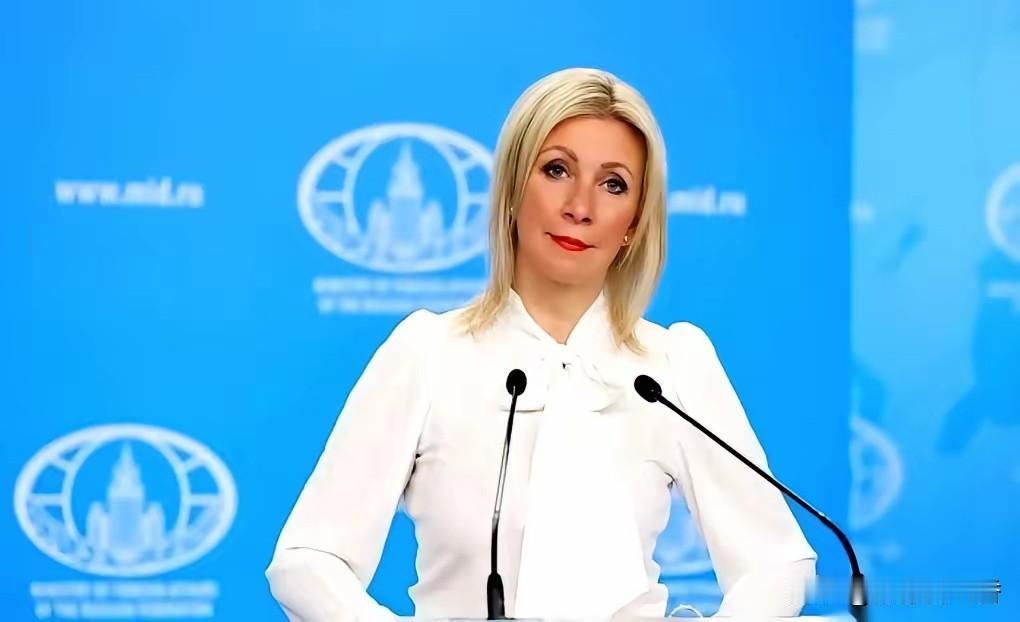 关于格陵兰岛，俄罗斯突然开腔了。话筒直接递给中国，上来就一句硬话：在这块地盘上，