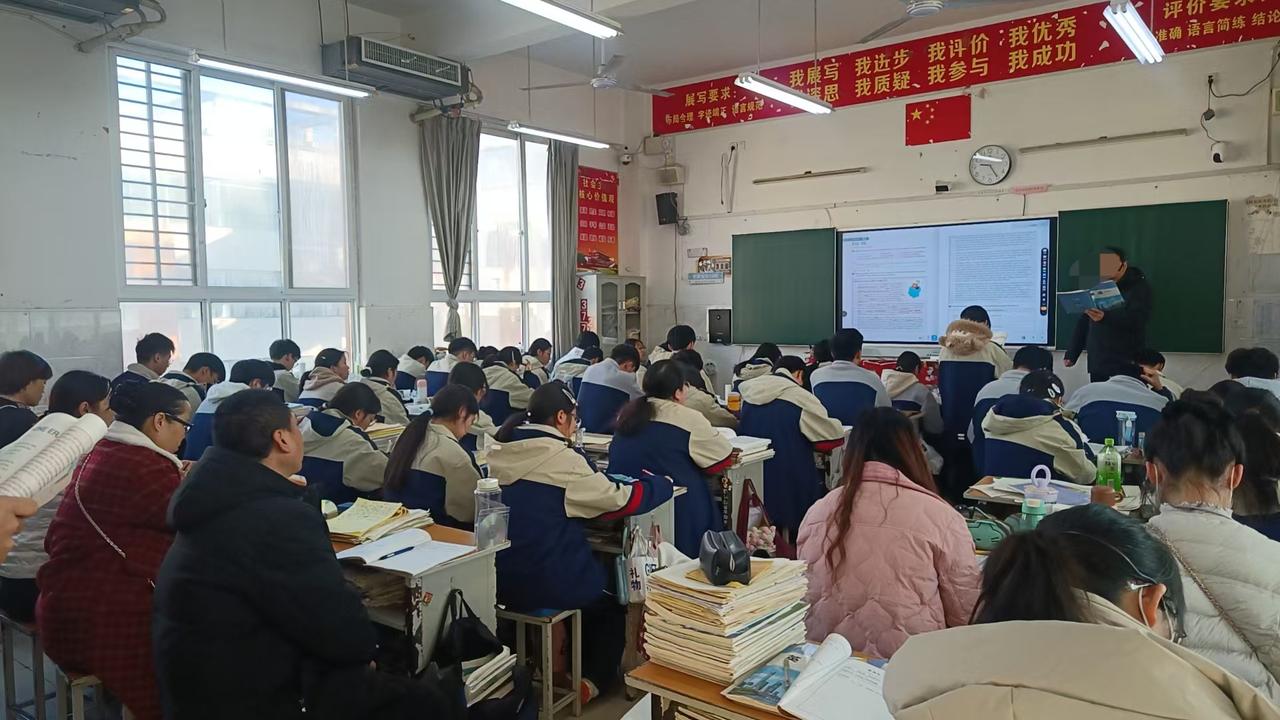 到了高中，你会发现：班里这两个学生，中考成绩一个是629分，631分，总分相