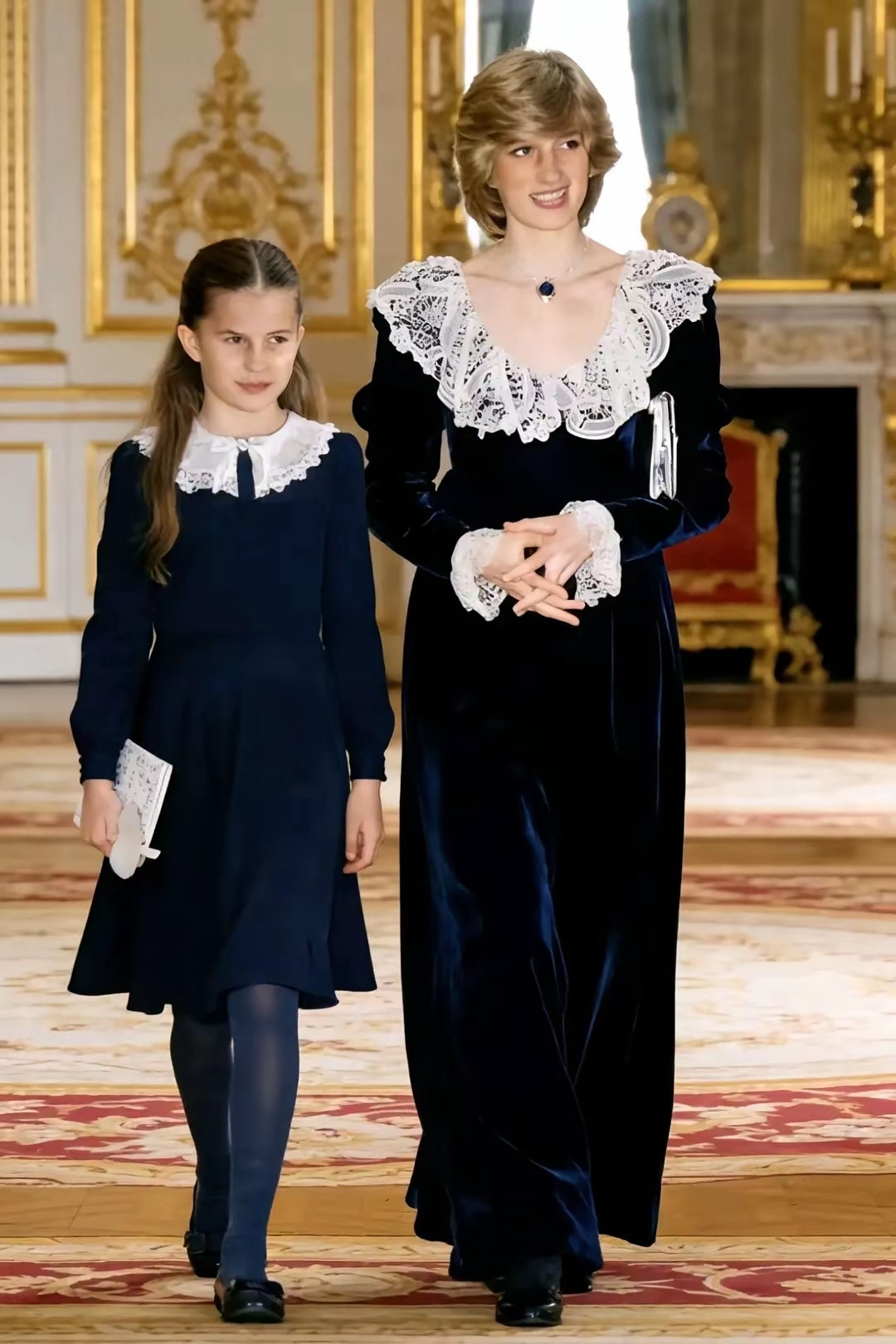 在夏洛特小公主的生活里，奶奶的爱永远缺席了，真的很遗憾，如果戴妃还活着，这祖孙俩