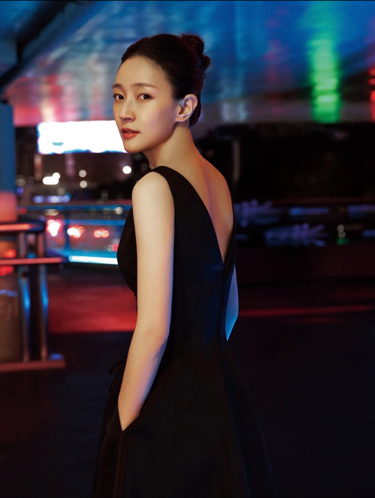 郭柯宇跟谭松韵亲得像母女，转头跟焦俊艳站一块儿，愣是没说过一句话。《兰香如故》追剧团，谭松韵把哭戏功