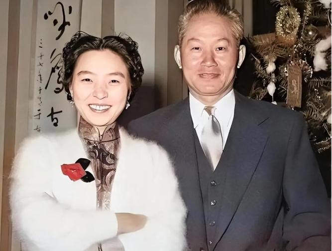 1951年，孙立人脱下衣服躺到床上睡觉，习惯性地抱住妻子，却感觉触感有些不对。他