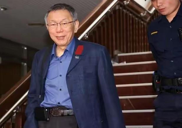 柯文哲被判17年，这只能加速蓝白合了，柯文哲也没有退路了。如果没有蓝白合，被关