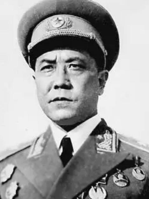 1979年李赤然少将恢复名誉，回南京军区索要工资，空军司令员不满：老家伙平反了还
