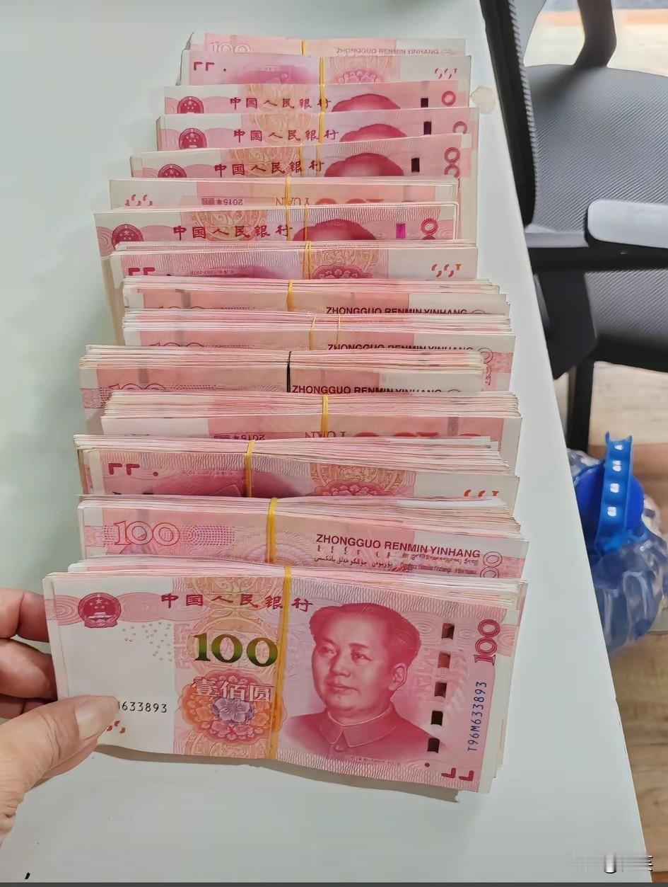 一定要存钱我妈50岁退休，账户上有80万。而我大姨锦衣玉食，却没有任何存款。