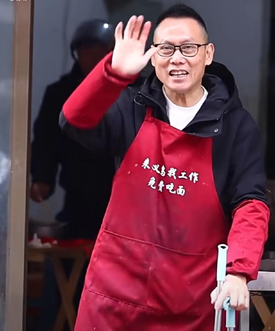 “免费吃面？我一开始也以为是套路，直到看见他围裙上的那行字……”在义乌，真有这