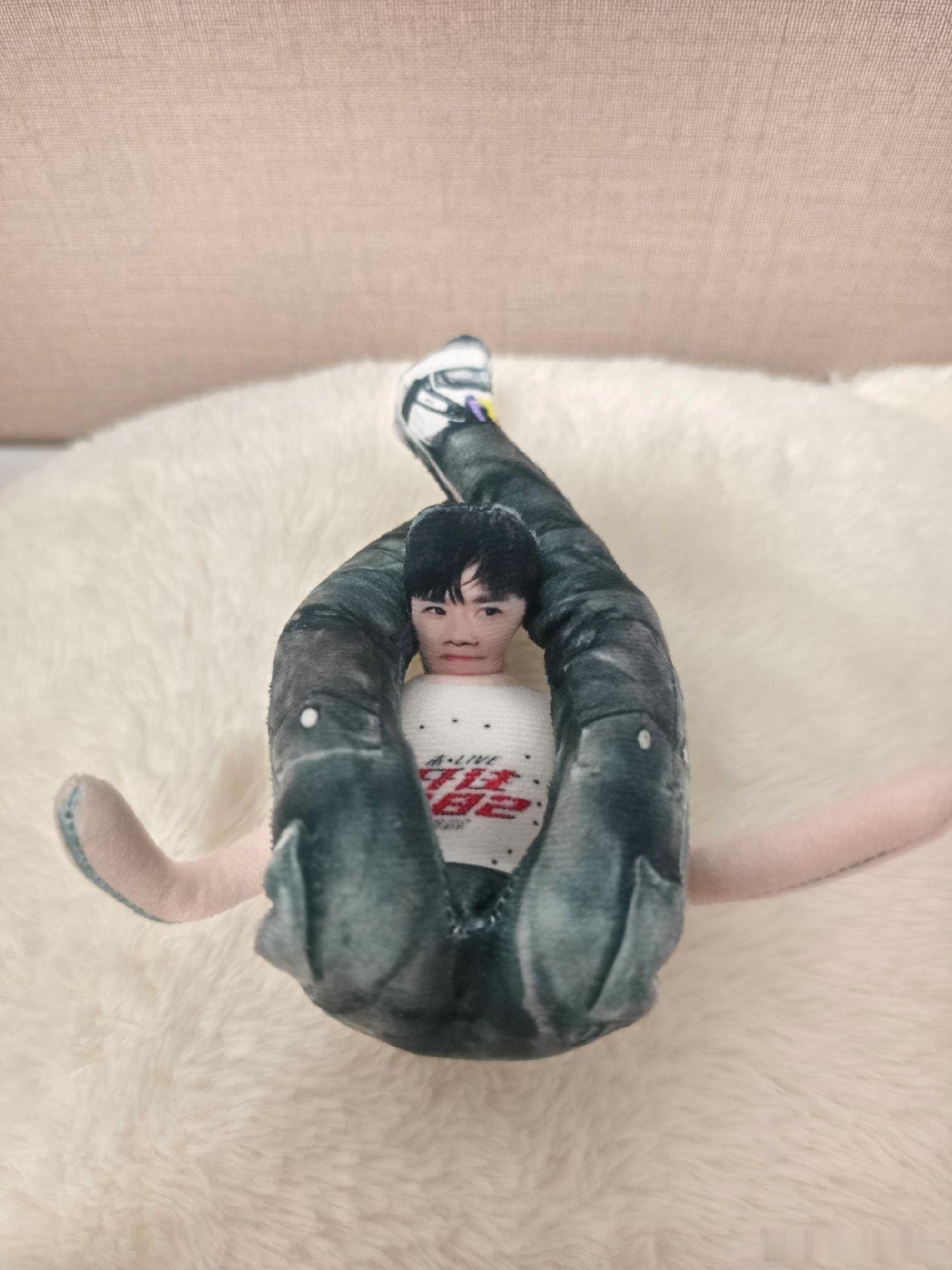 张杰让杜海涛把老鼠干收起来“张杰老鼠干”成演唱会顶流周边！杜海涛现场整活，张杰幽