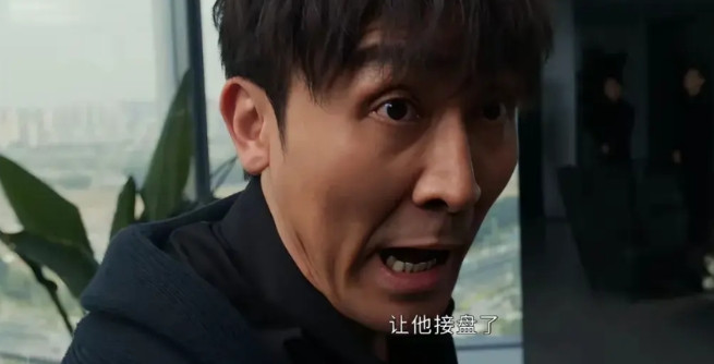 李人骏的智商逐渐在线，陈胜龙的智商直线下滑，可以说已经快要疯掉了。陈胜龙明显
