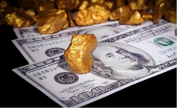 现在是美元想贬值，但中国顶着不让！因为从历史的经验来看，这意味着美国又想走“日本