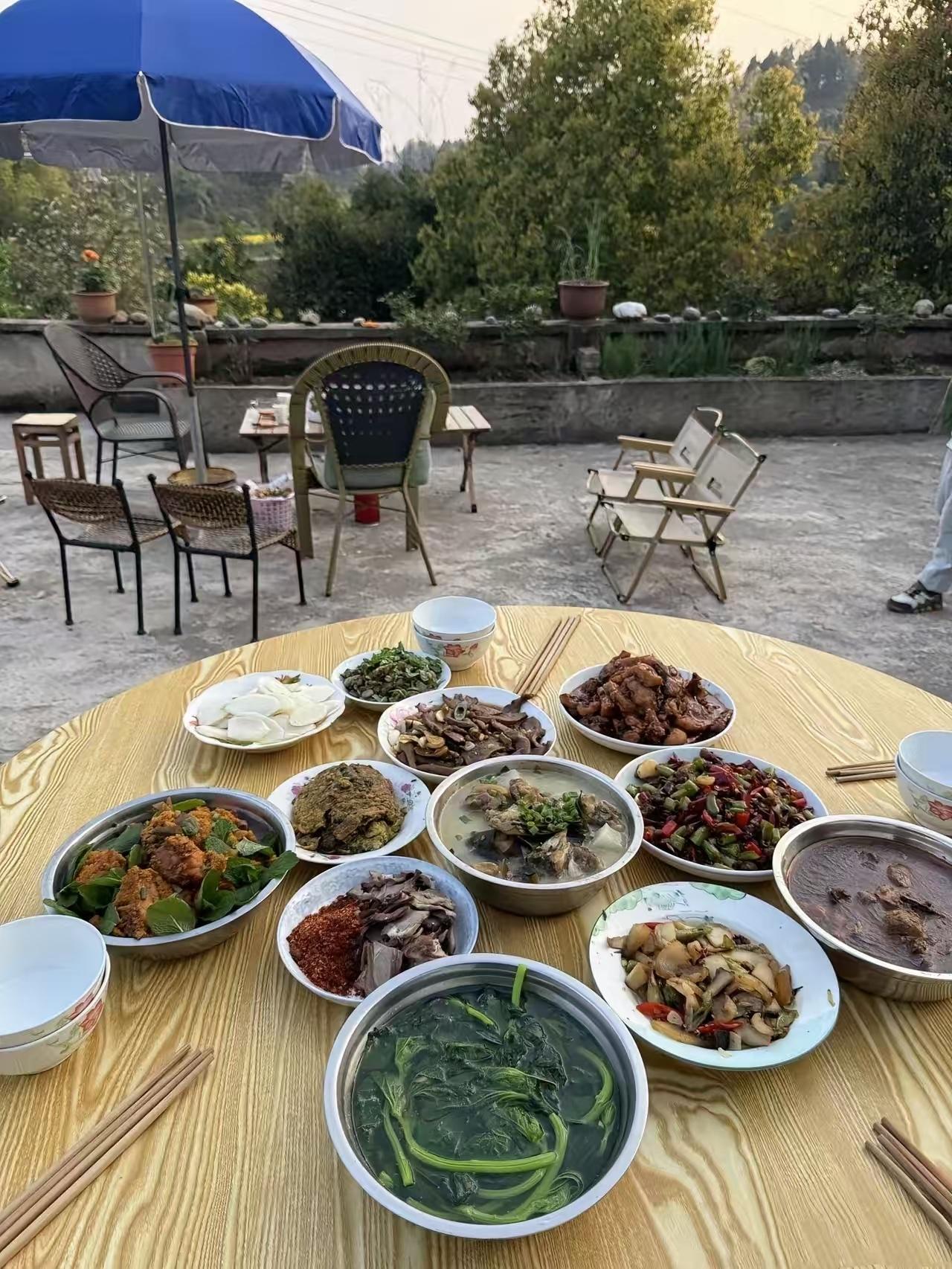 江苏南京一个普通的家庭，女人嫁进来10年，李女士说她从来没见过婆家人找借口不来，