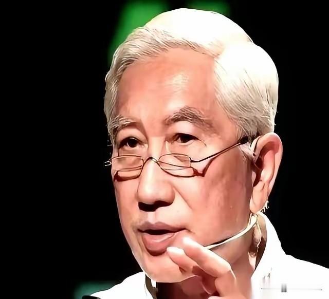 你发现了吗？街上的无人车、店里的机器人，根本不是科技之光它们是老板手里最锋利
