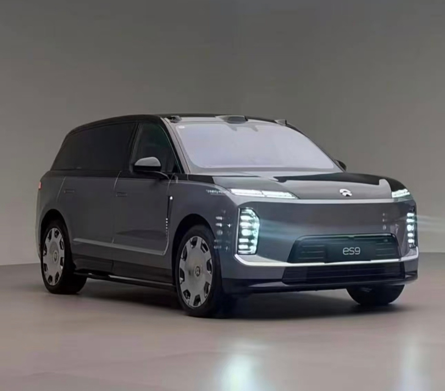 大饼轮圈+双拼车身的蔚来ES9，感觉怎么样？