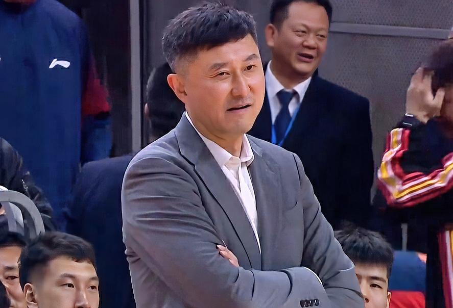 朱芳雨：杜指导，这无论强弱队，每场比赛都赢得那么磕磕绊绊的吗？不怪球迷爱喷你。